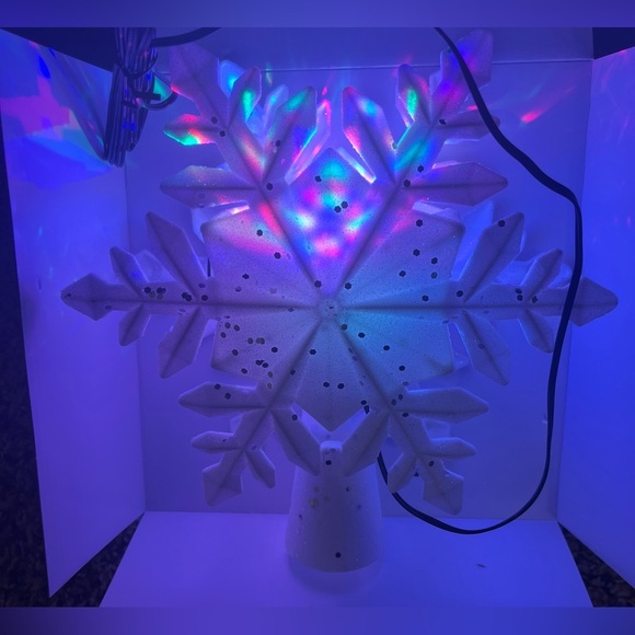 Nwt  multicolored projection snowflake Christmas tree topper - Picture 1 of 8